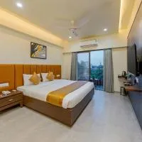 Hotel The Golden Oaks, Kolhapur，位于戈尔哈布尔的酒店