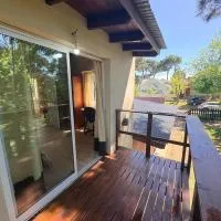 Dpto amplio en la naturaleza cerca del mar y del centro de Pinamar，位于奥斯坦德的酒店