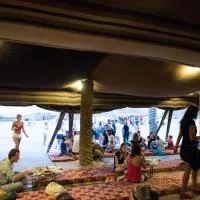 חאן השיירות- אוהלים בדואיים וקמפינג，位于米德希特本-古里安的酒店
