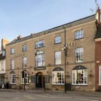 The Warwick Arms Hotel - The Coaching Inn Group，位于沃里克的酒店