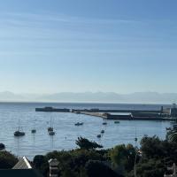 Simons Town long beach Penthouse，位于西蒙镇的酒店