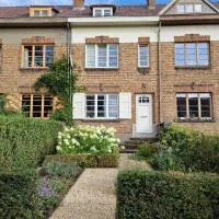 Authentiek Vakantiehuis Bos-en-Veld - Prive-tuin - Fietsvriendelijk vlakbij Brugge，位于Wingene的酒店