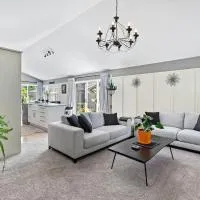 Hunter Lodge Your Papamoa Beach Escape Rest Relax Stay，位于帕帕莫阿的酒店