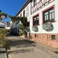 Zum Burggraf,位于诺伊莱宁恩的酒店