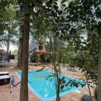 Hermosa Cabaña Alpina Zona Oeste,位于罗德里格斯市的酒店