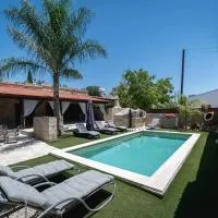 Villa To Palati with Private Pool Anogyra,位于Anoyira的酒店