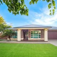 Popular Grand Villa Shepparton，位于谢珀顿的酒店