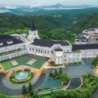 Twin Lakes Hotel near Tagaytay，位于大雅台的酒店
