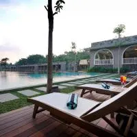 The Westlake Hotel & Resort Yogyakarta，位于日惹的酒店