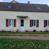Maison individuelle au cœur d'un village dynamique，位于Cosne-dʼAllier的酒店