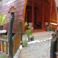 Batu Katak Jungle River & Trekking，位于武吉拉旺的酒店