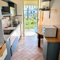 Il Sole in Terrazza - A due Passi dal Mare - Private Garden and Parking,位于钦克亚勒的酒店