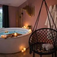 Suite romantique & spa Prova - Love room - Rétroprojecteur Netflix,位于贝莱姆的酒店