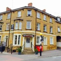 The Terrace Lodge Hotel，位于约维尔的酒店