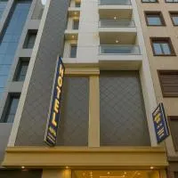 Hotel Emerald Suites By Aura，位于诺伊达的酒店