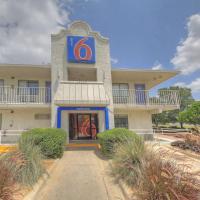 Motel 6 San Antonio, Tx Six Flags Fiesta TX - La Cantera Area，位于圣安东尼奥La Cantera的酒店