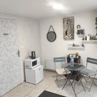 Chambre entrée indépendante，位于洛代夫的酒店