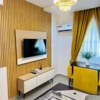 OPULENT OASIS HOTELS AND Apartment，位于拉各斯的酒店