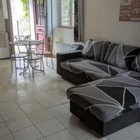 Independent studio in nature，位于Saint-Valérien的酒店