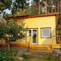 Quiet stay near the beach with patio and grill，位于Heberg的酒店