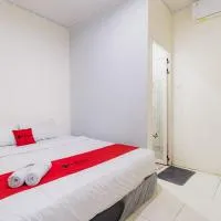 RedDoorz @ Balaraja Centre Plaza，位于当格浪的酒店