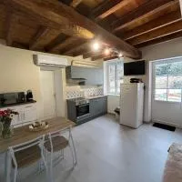 Maison avec terrasse et jardin，位于Flogny的酒店