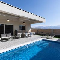 וילה פאן 4 חדרי שינה בריכה מחוממת Villa Fun 4 BR Heated Pool，位于埃拉特的酒店