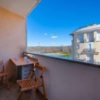 Perfektes Apartment zum Tennis spielen und nur 200 Meter zum Strand，位于乌马格的酒店