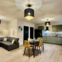 Maison rénovée -2 chambres - terrasse - local vélo - centre Bailleul，位于拜约勒的酒店