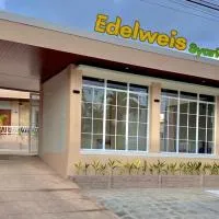 Edelweis Syariah Near Sultan Muhammad Kaharuddin Airport，位于大松巴哇的酒店