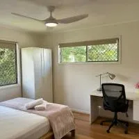 Welcome to Your Leafy Retreat in Graceville，位于布里斯班的酒店