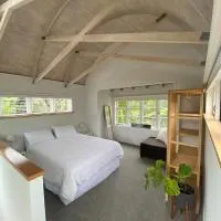 Kauri Coast Bungalow,位于Karekare的酒店
