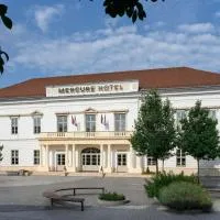 Mercure Szekesfehervar Magyar Kiraly，位于塞克希费黑瓦尔的酒店