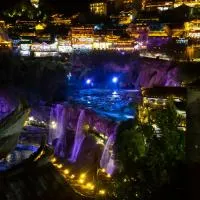 Yongshun County Furong Town Tusi Xuanfu Courtyard Waterfall Guesthouse，位于Wangcun的酒店