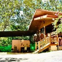 Cabaña Colibrí - Parking，位于Sarchí的酒店