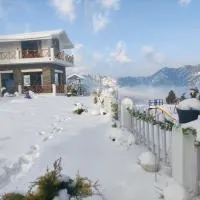 Maatidera Resort Kanatal The Boutique stay in the Lap of Himalayas，位于卡纳塔尔的酒店