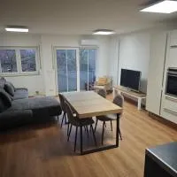 Moderne helle 75qm Wohnung am Salbker See inkl Parkplatz, Balkon,位于马格德堡的酒店