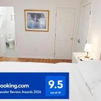 King-bed room with private bath -FREE WIFI-- New London-Mystic,位于新伦敦的酒店