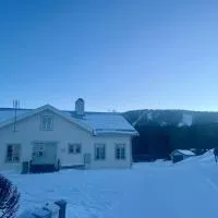 Huså byskola，位于Järpen的酒店