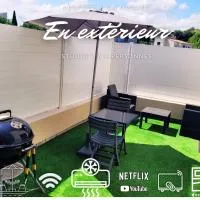 logement indépendant avec terrasse "Les Mésanges"，位于瑞维尼亚克的酒店