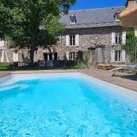 Les Échappées Belles - Gîtes et chambres d'hôtes 4 étoiles，位于Antignac的酒店