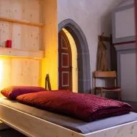 Herbergskirche Spangenberg - Stimmungsvolle Schlafräume, jedoch ist NUR das Badzimmer beheizt，位于Spangenberg的酒店