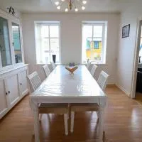 Spacious 3-Bedroom Apartment with Comfy Beds in Central Vágur, Island of Suðuroy,位于Vágur的酒店