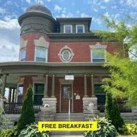 The Victorian Guesthouse Bed & Breakfast,位于Delphos的酒店