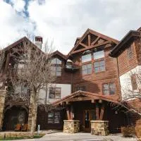 Lodge at Brookside, A Vail Resorts Property，位于埃文的酒店