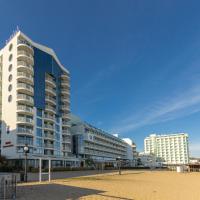 Beachfront Pool & Sea View Stduio in Hotel Berlin，位于瓦尔纳的酒店