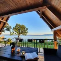 Lake House Beliz，位于利夫诺的酒店
