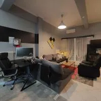 jim villa family apartment with private yard andravida-kyllini,位于Andravída的酒店