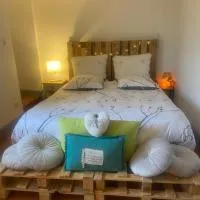 Chambre Le Colibri，位于Lezoux的酒店