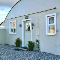 The Piggery Tipperary - Snore By The Nore,位于Clonakenny的酒店